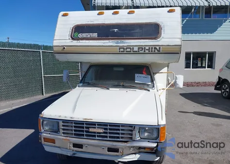 1986 Toyota Pickup Cab Chassis Rn75 Dlx from USA, damaged, VIN JT5RN75U1G0010653